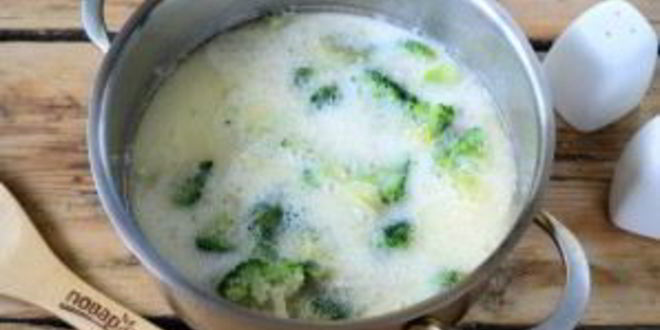 Рецепт сырного супа с брокколи в булочках