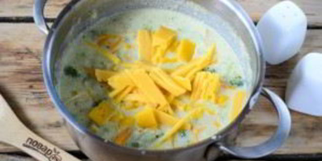 Рецепт сырного супа с брокколи в булочках