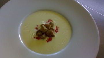 Рецепт Сырного супа с крутонами и красной икрой