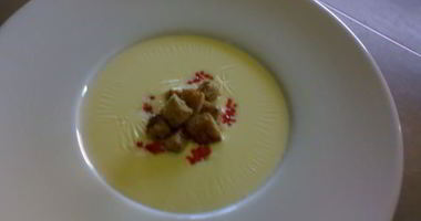 Рецепт Сырного супа с крутонами и красной икрой