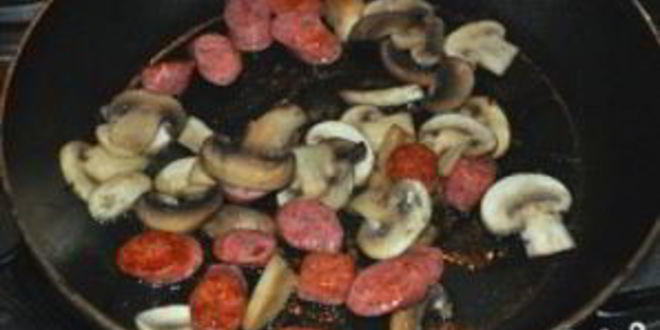 Рецепт сырного супа с шампиньонами и копченостями