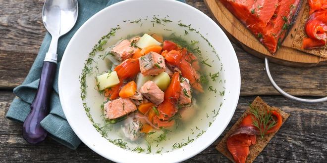 Рецепт Домашней ухи со слабосоленой неркой