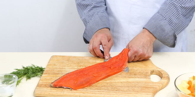 Рецепт домашней ухи со слабосоленой неркой