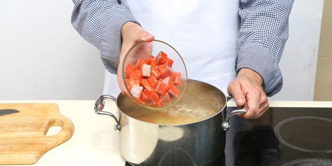 Рецепт домашней ухи со слабосоленой неркой