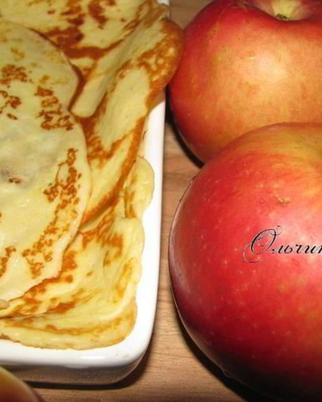 Рецепт блинчиков на твороге и сливках с яблоком