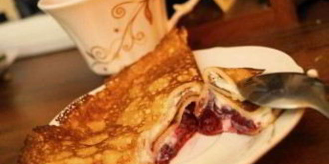 Рецепт блинчиков с творогом и вишней