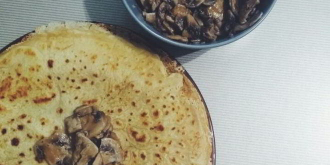 Рецепт блинчиков со сливочным соусом из шампиньонов