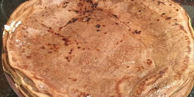 Рецепт шоколадных блинов с медовой облепихой