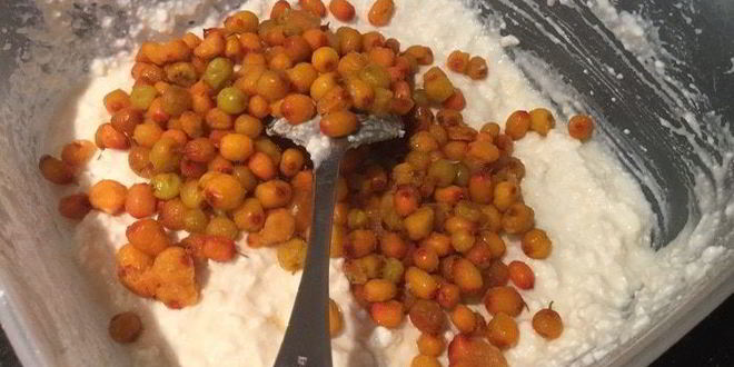 Рецепт шоколадных блинов с медовой облепихой