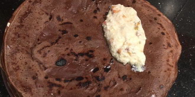 Рецепт шоколадных блинов с медовой облепихой