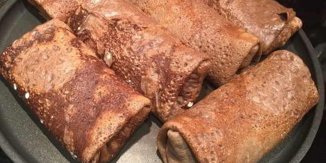 Рецепт шоколадных блинов с медовой облепихой