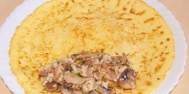 Рецепт яичных блинчиков с курицей и грибами