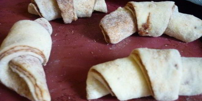 Рецепт булочек и рогалики зебра с шоколадной прослойкой