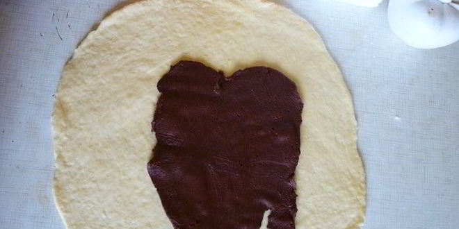 Рецепт булочек и рогалики зебра с шоколадной прослойкой