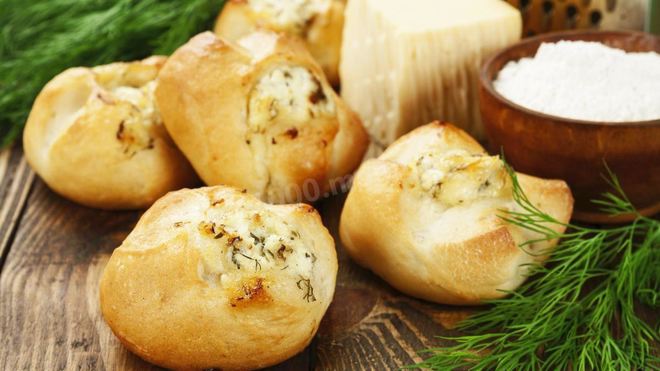 Рецепт булочек с чесноком и зеленью