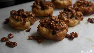 Рецепт Булочек с корицей, орехами и изюмом