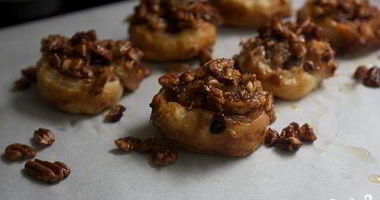 Рецепт Булочек с корицей, орехами и изюмом