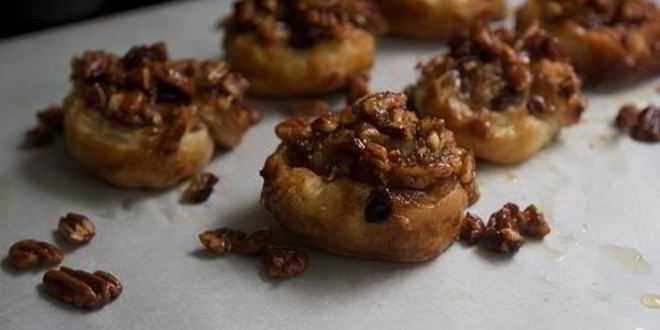 Рецепт Булочек с корицей, орехами и изюмом