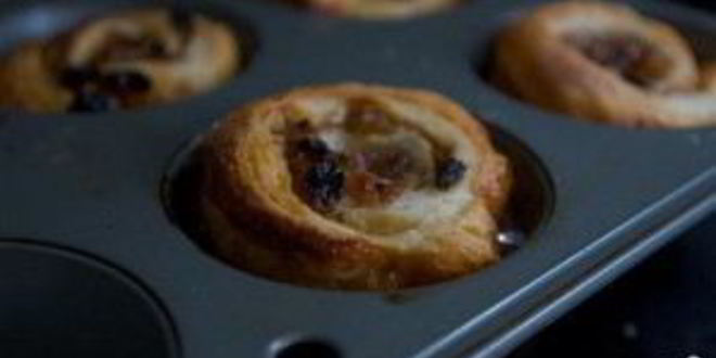 Рецепт булочек с корицей, орехами и изюмом