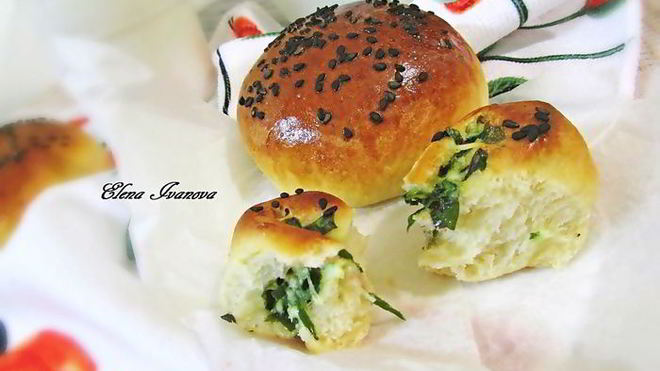 Рецепт булочек с листьями свеклы и свежим сыром