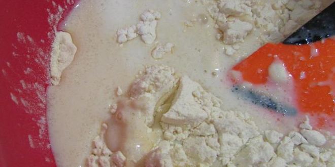 Рецепт булочек с листьями свеклы и свежим сыром