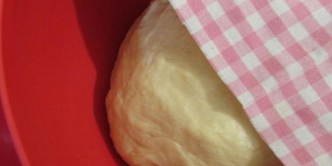 Рецепт булочек с листьями свеклы и свежим сыром