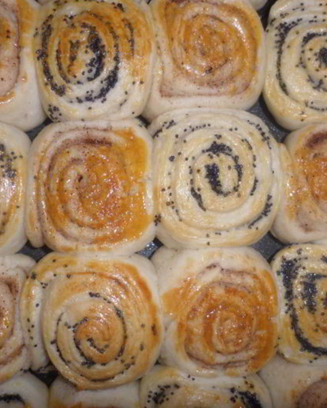 Рецепт булочек с маком и корицей