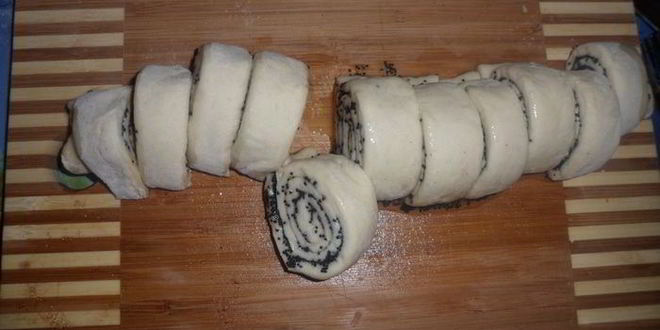 Рецепт булочек с маком и корицей