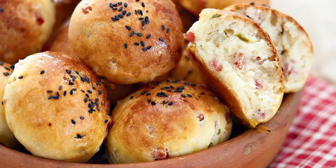 Рецепт Булочек с зеленым луком и ветчиной