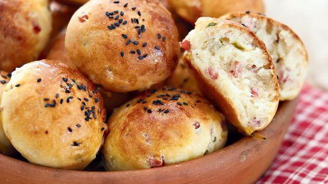 Рецепт булочек с зеленым луком и ветчиной