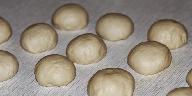 Рецепт булочек цветочки с изюмом и курагой