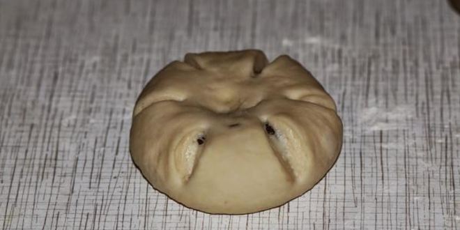 Рецепт булочек цветочки с изюмом и курагой