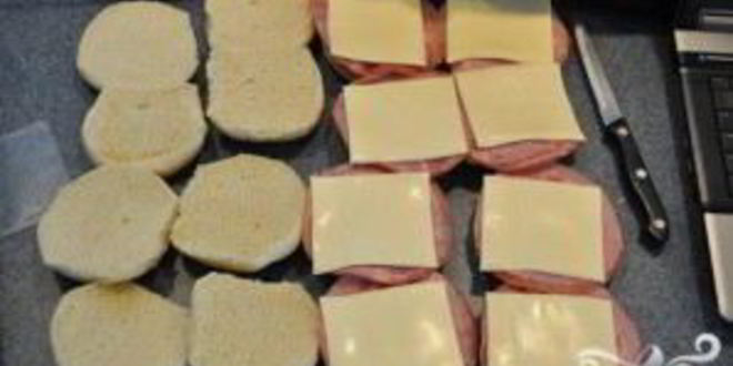 Рецепт горячих булочек с ветчиной и сыром