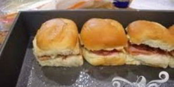 Рецепт горячих булочек с ветчиной и сыром