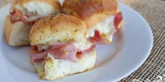 Рецепт горячих булочек с ветчиной и сыром