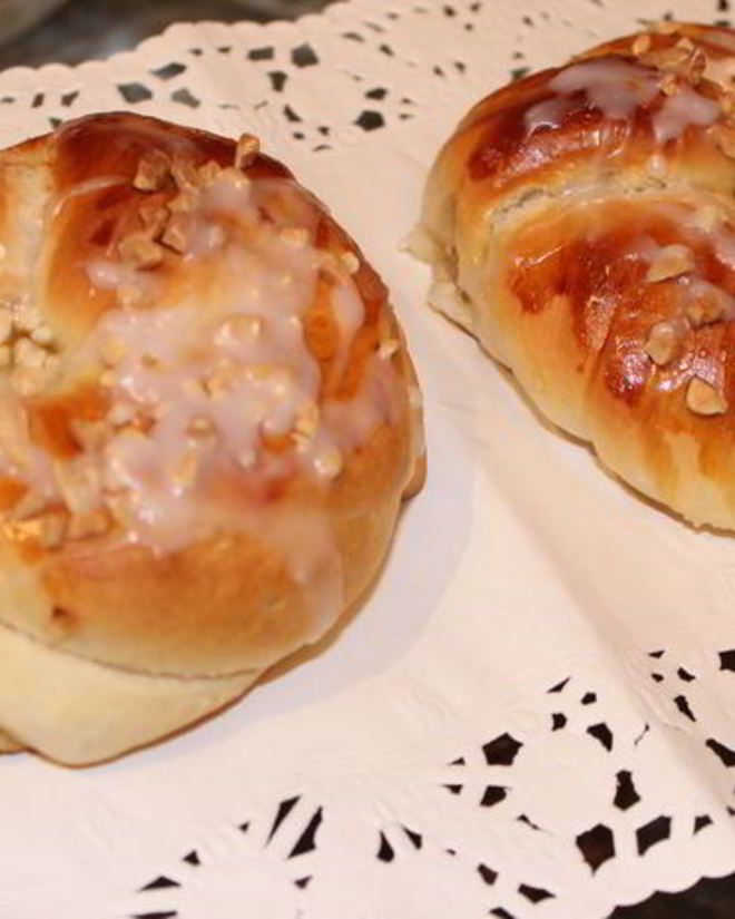 Рецепт плюшек с яблоком и сгущенкой