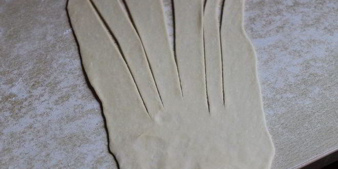 Рецепт плюшек с яблоком и сгущенкой