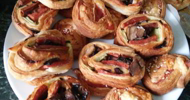 Рецепт Слоеных булочек с ветчиной и зеленью