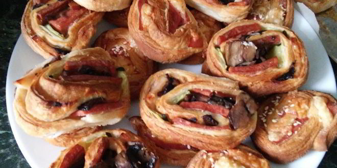 Рецепт Слоеных булочек с ветчиной и зеленью