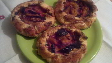 Рецепт Ватрушек со сливами