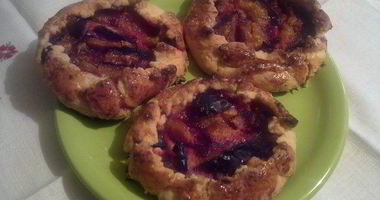 Рецепт Ватрушек со сливами