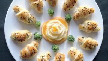 Рецепт Закусочных круассанов с красной рыбой