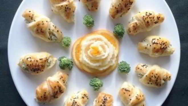 Рецепт закусочных круассанов с красной рыбой