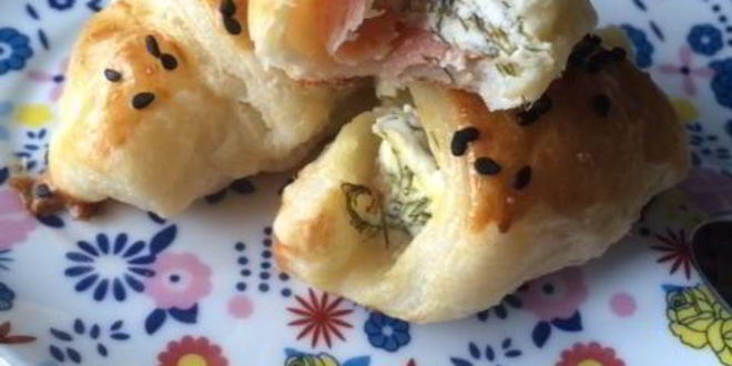 Рецепт закусочных круассанов с красной рыбой
