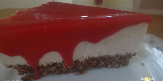 Рецепт Чизкейка с миндальной основой и малиновым топпингом