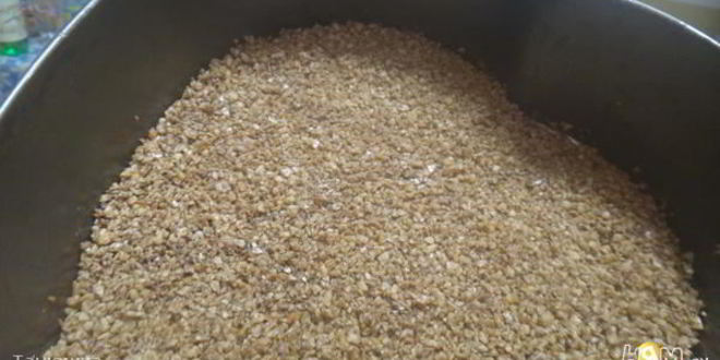 Рецепт чизкейка с миндальной основой и малиновым топпингом