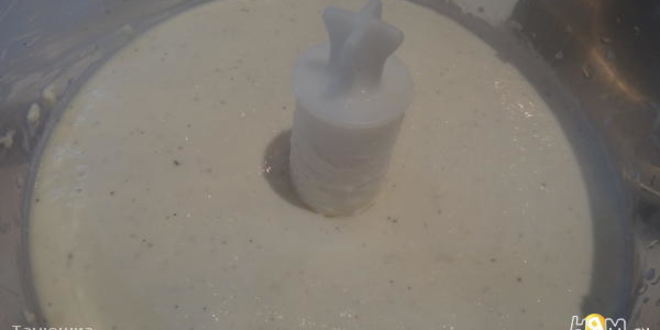 Рецепт чизкейка с миндальной основой и малиновым топпингом