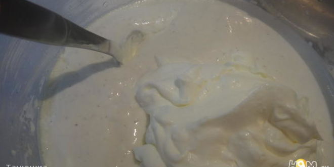 Рецепт чизкейка с миндальной основой и малиновым топпингом