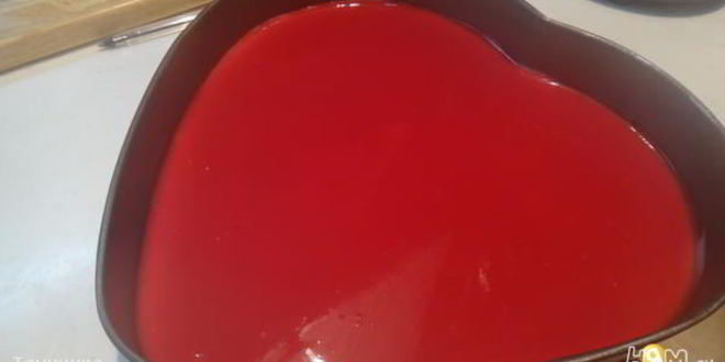 Рецепт чизкейка с миндальной основой и малиновым топпингом