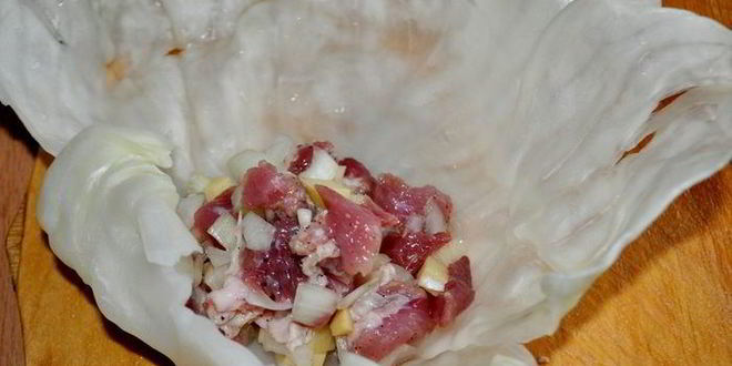 Рецепт капустных конвертиков со свининой и овощами